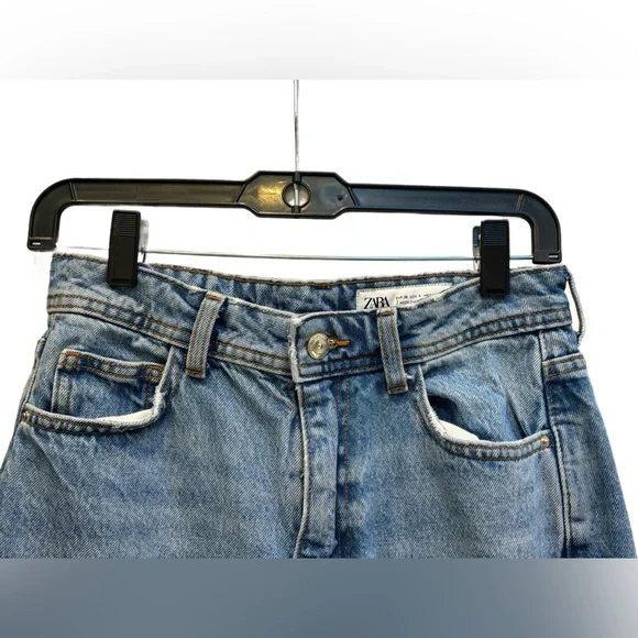Zara High Waist Mom Jeans Light Wash Denim Size 4, 100% Cotton ✨ - Picture 3 of 8